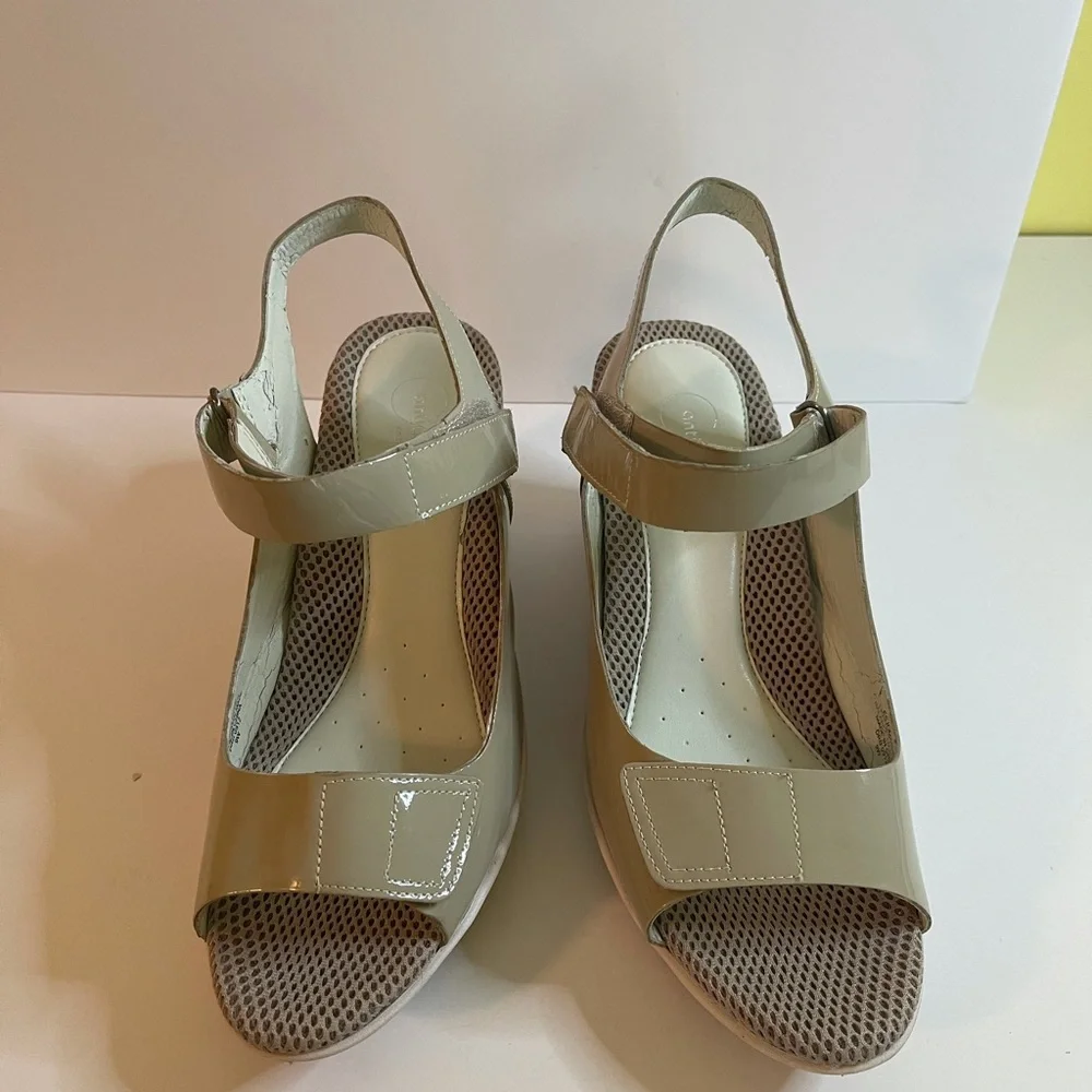 Tan white wedge sandal‎ easyspirit 9